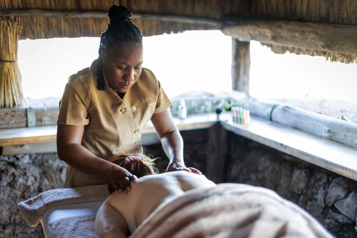 Hideaways-Nantwich-Lodge-Safari-Hide-Massage